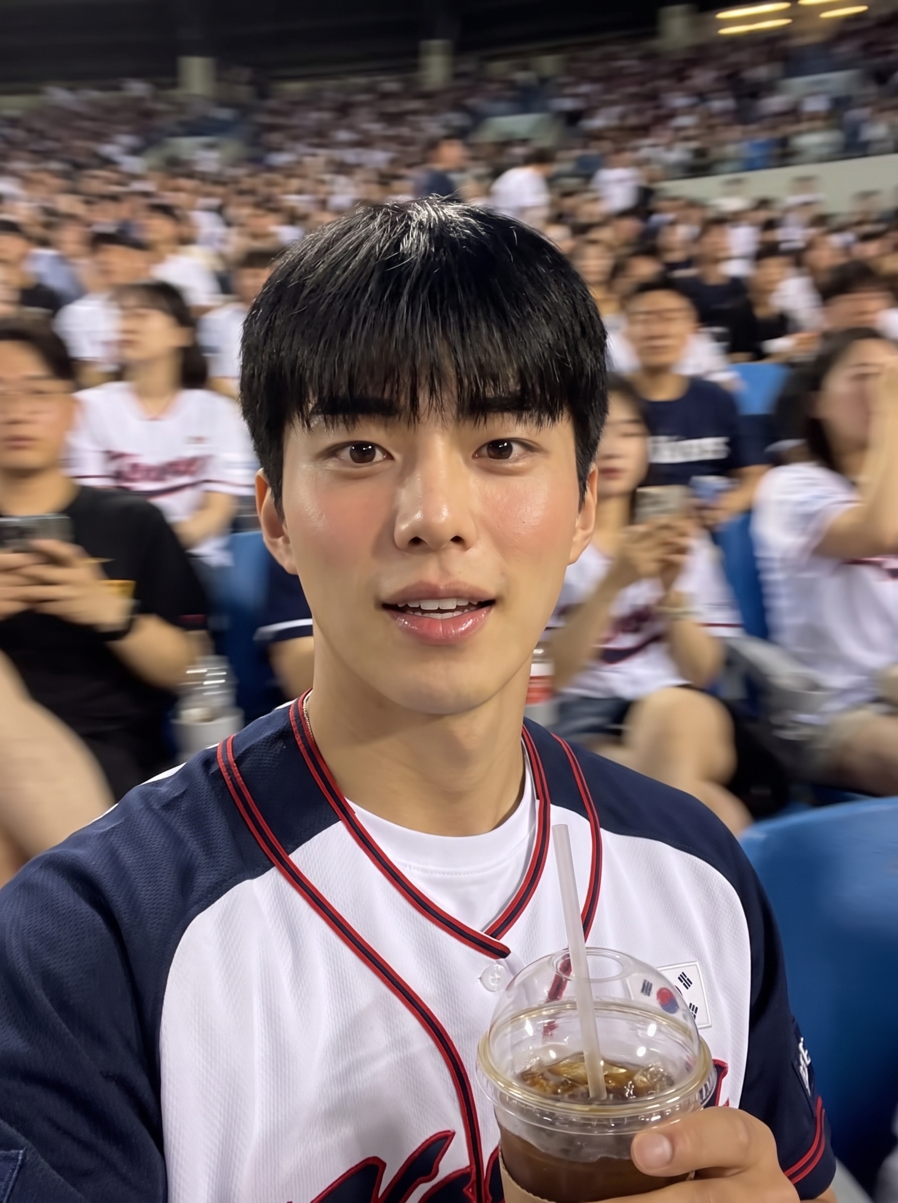 관중석을 배경으로 한 야구장 직캠 컷으로 바뀐 AI 결과물