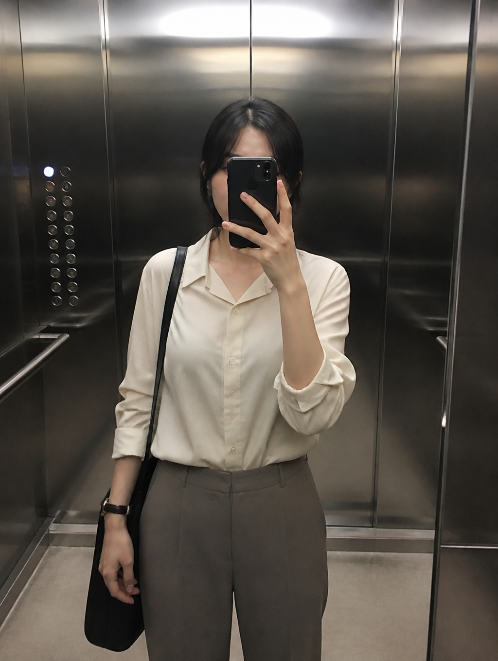 GPT 이미지 2로 생성한 엘리베이터 셀카