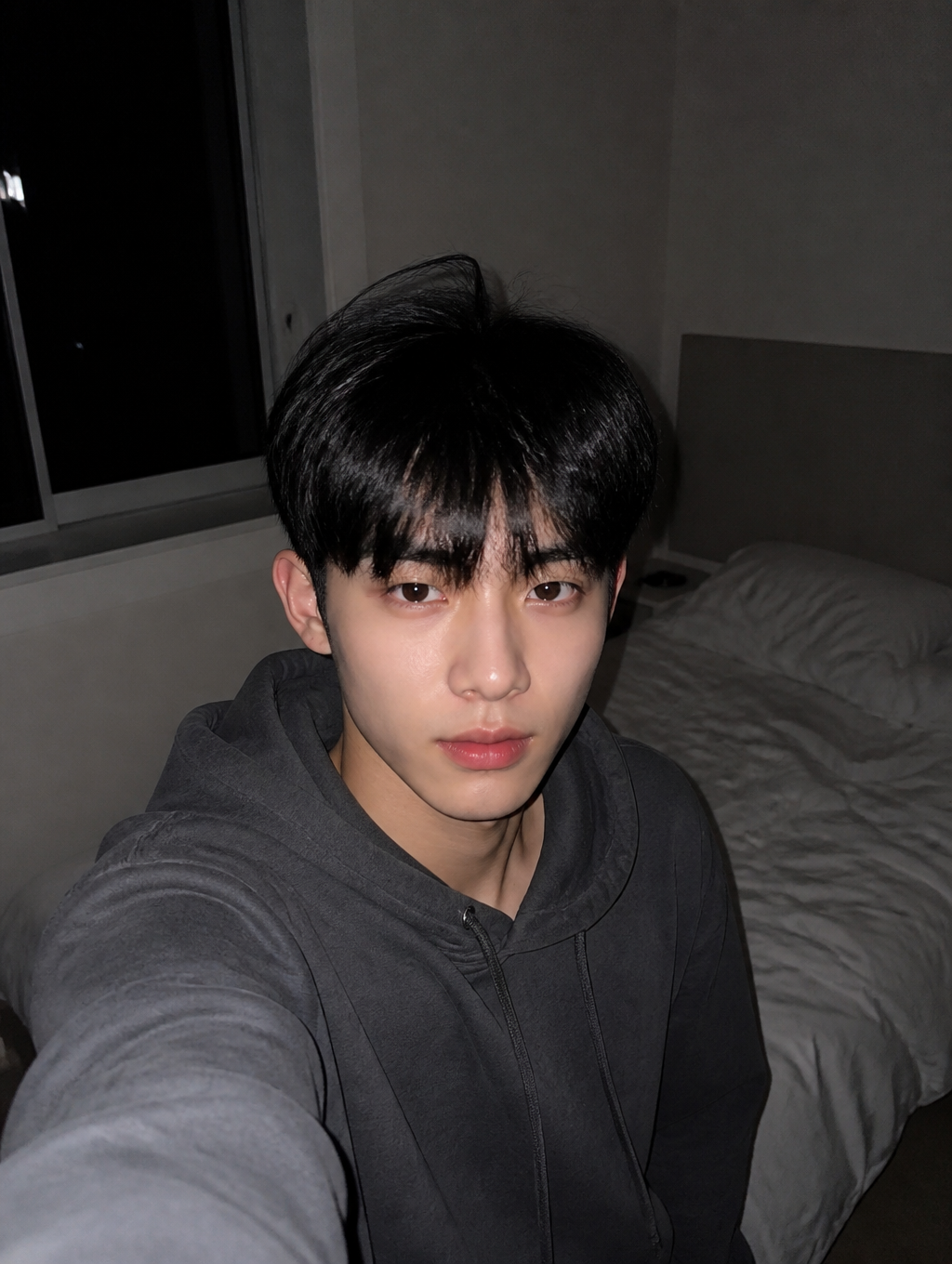 GPT 이미지 2로 생성한 방 안 플래시 셀카