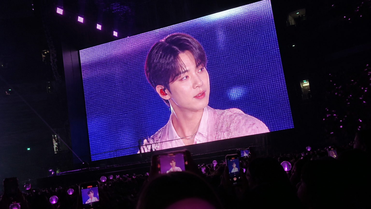 GPT 이미지 2로 생성한 K-POP 콘서트 전광판 직찍