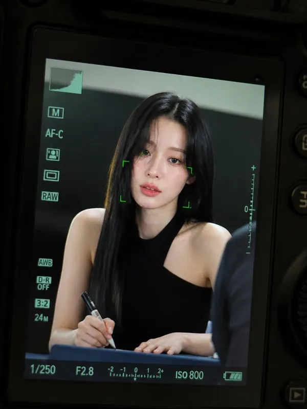 A realistic K-pop fansign portrait framed inside a DSLR camera LCD screen with autofocus overlays.