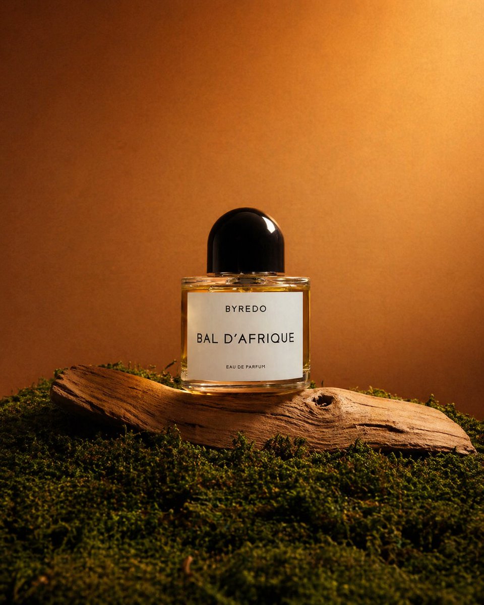 AI-generated High-end Editorial Product Photograph of a Single Luxury Perfume Bottle Centered in a made with GPT Image 2